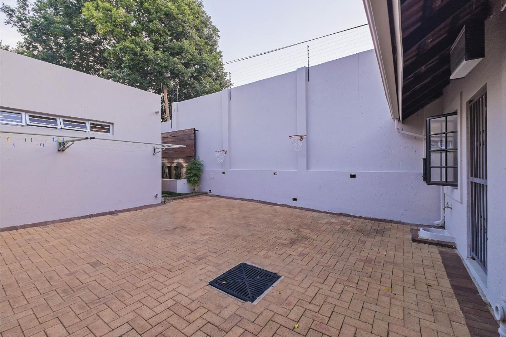 750978_Back_Yard.jpg