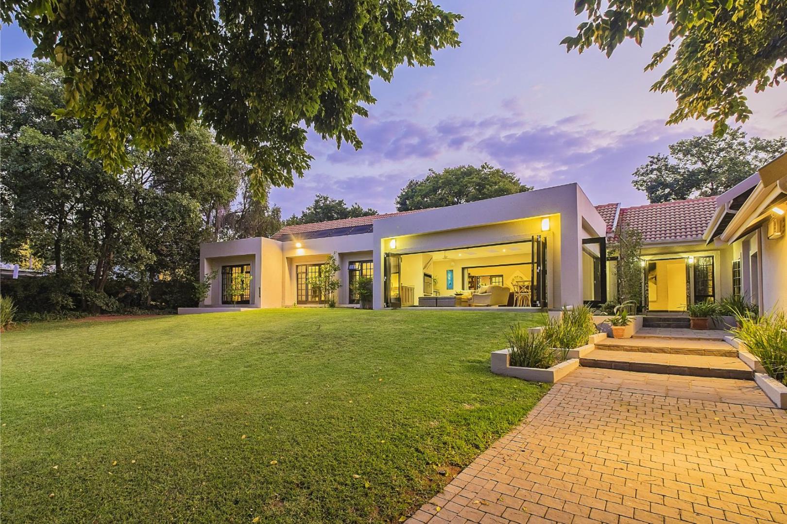750978_Lawn_and_Entrance_Walkway.jpg