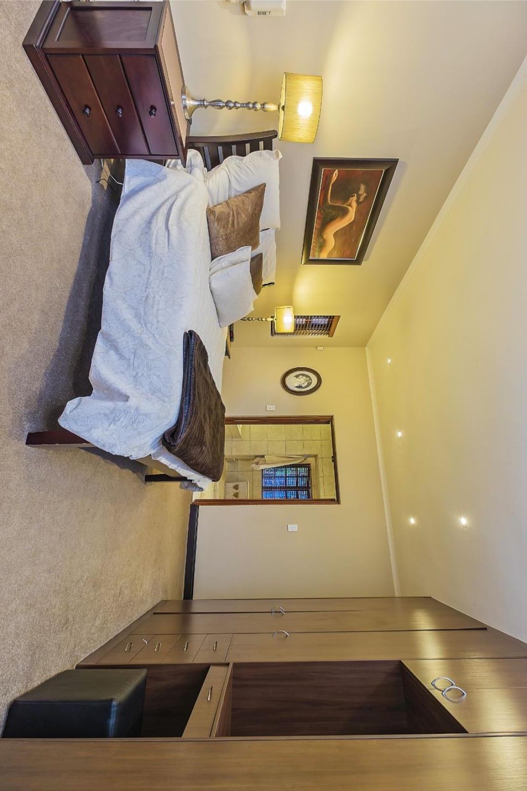750978_Main_Bedroom_02.jpg