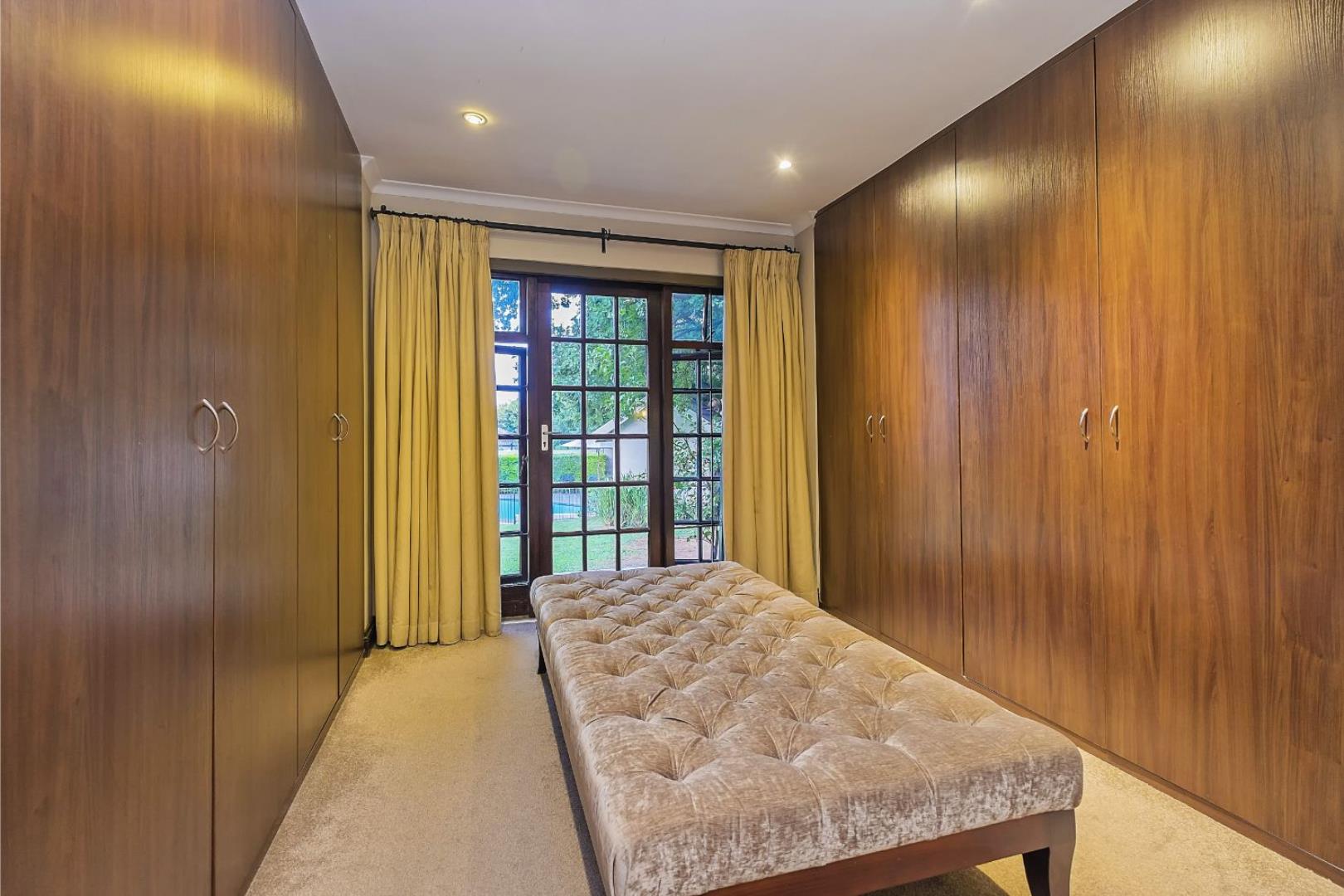 750978_Main_Bedroom_Dressing_Area.jpg