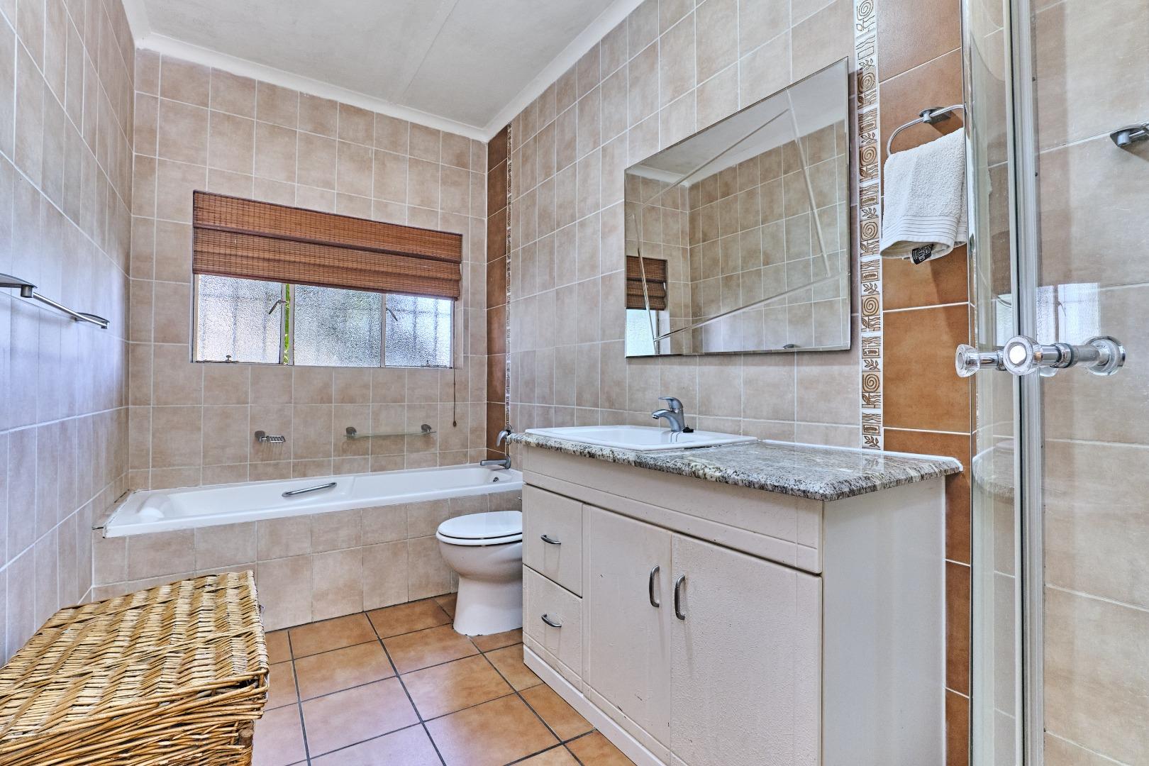 754614_En_Suite_Bathroom.jpg