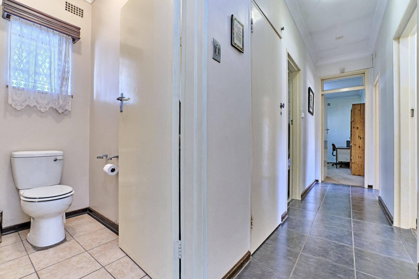 754614_Guest_Toilet.jpg