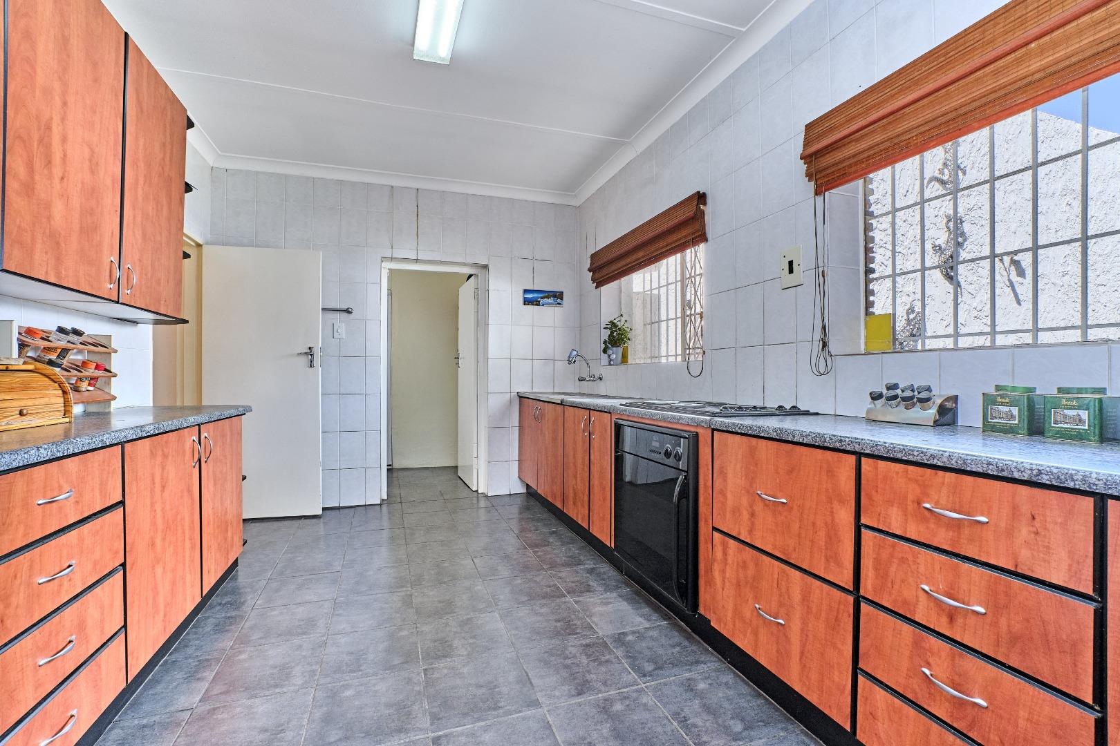 754614_Kitchen3.jpg