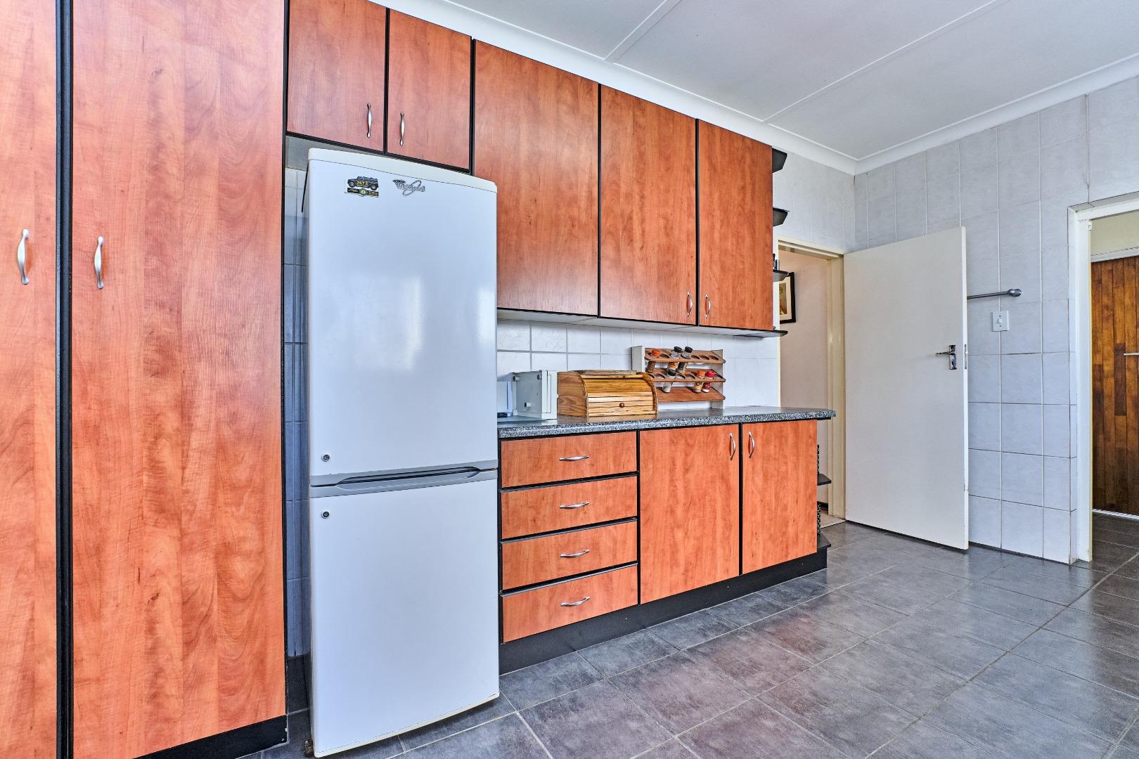 754614_Kitchen4.jpg