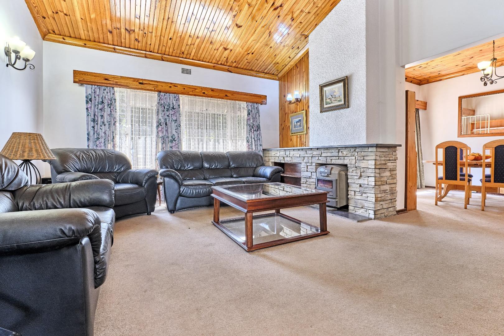 754614_Livingroom.jpg