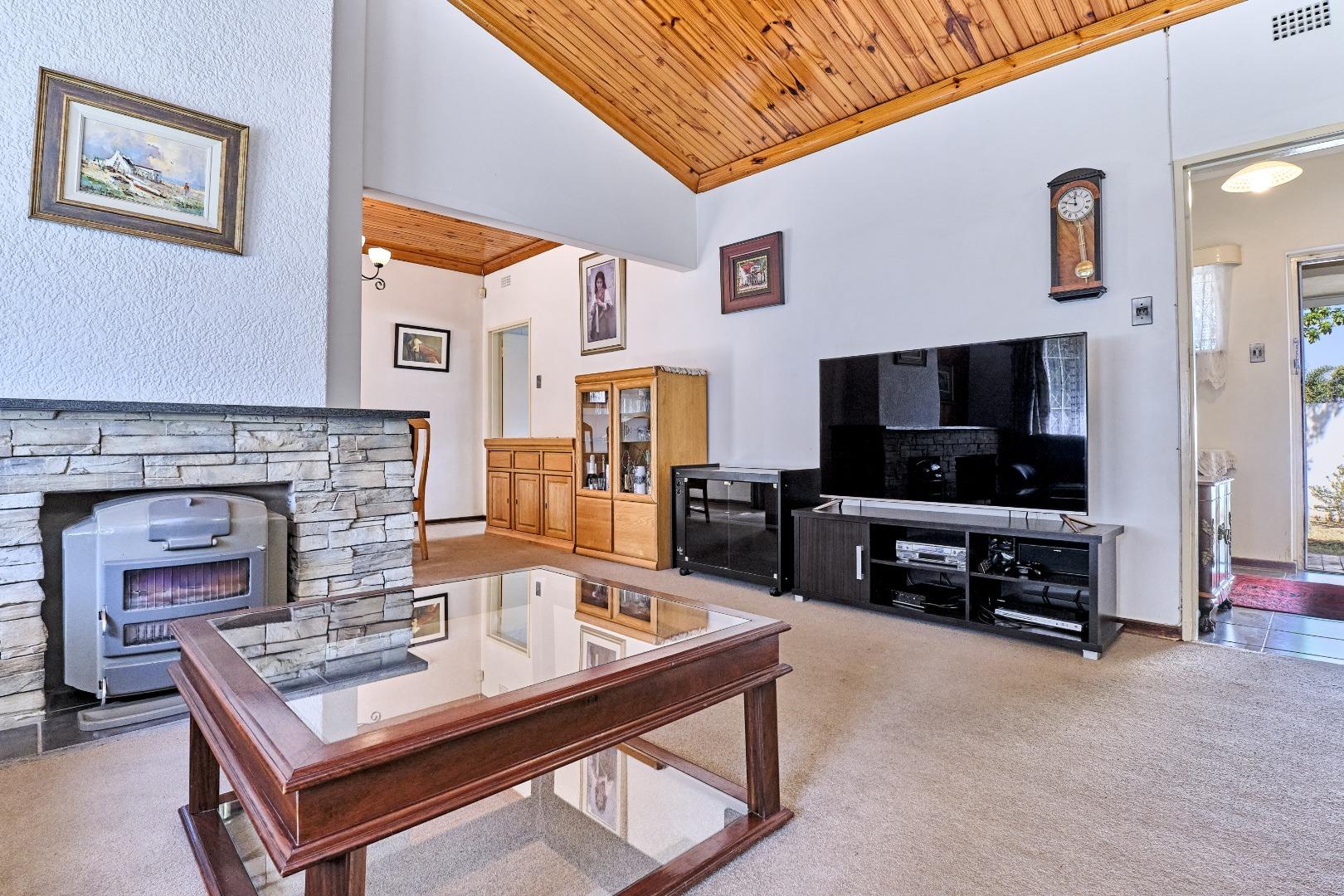 754614_Livingroom1.jpg