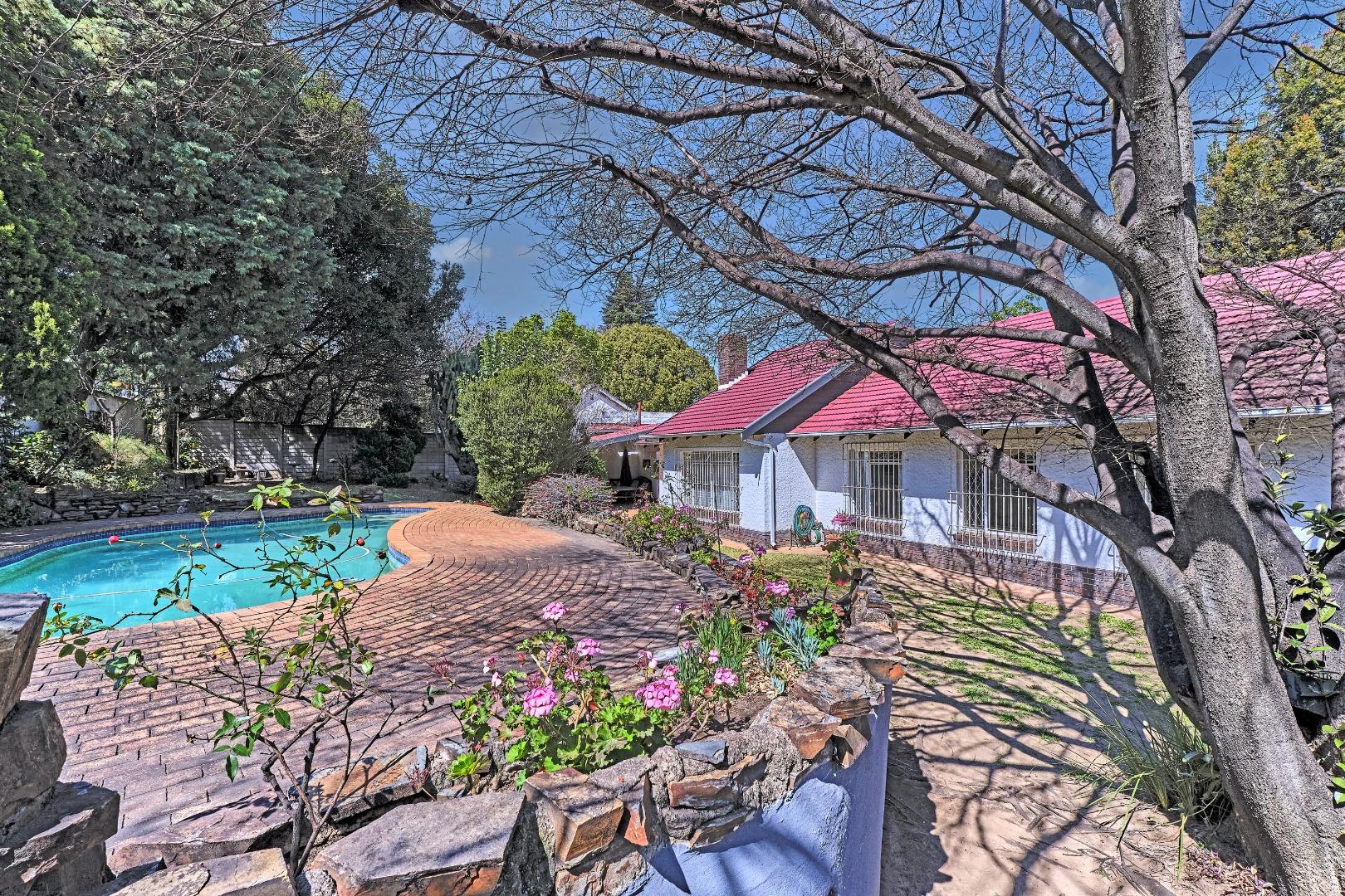 754614_View_From_Pool.jpg