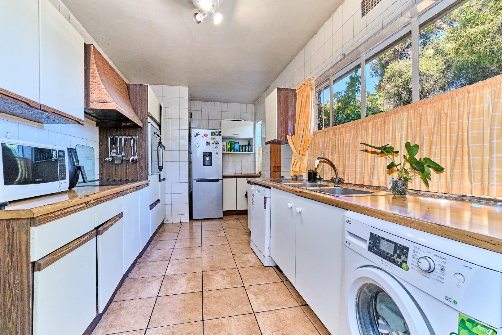 753105_Kitchen1.jpg