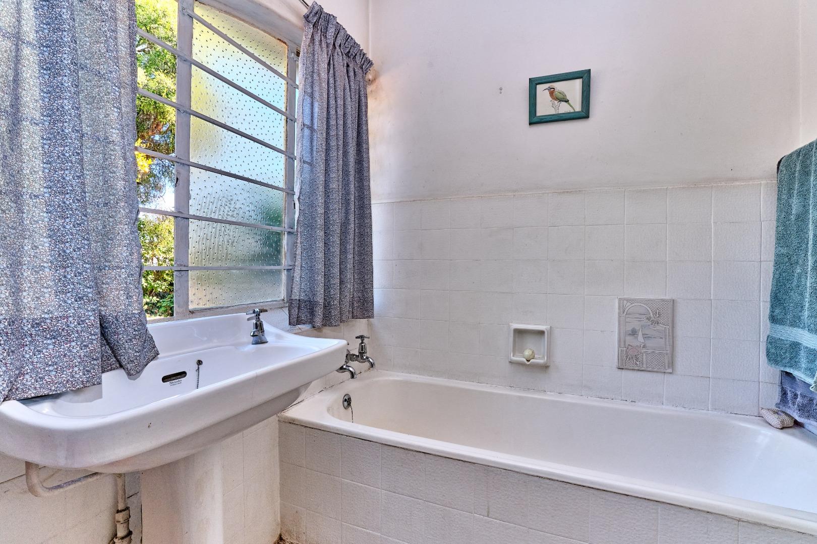 753105_Main_Bath.jpg
